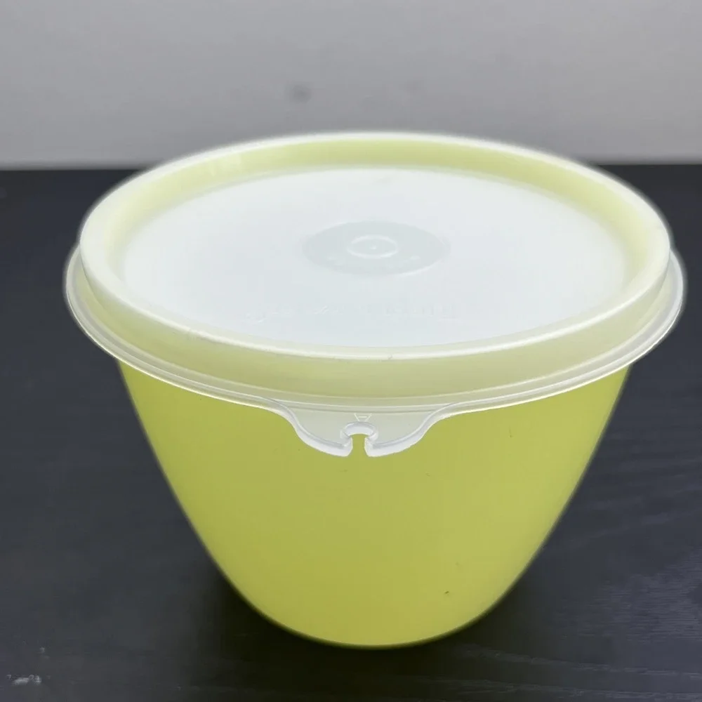 Tupperware vintage yellow